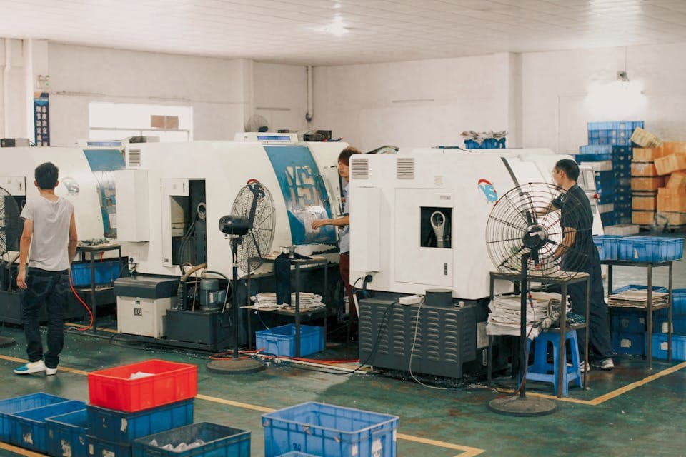 Equipe de production suivant le temps par poste